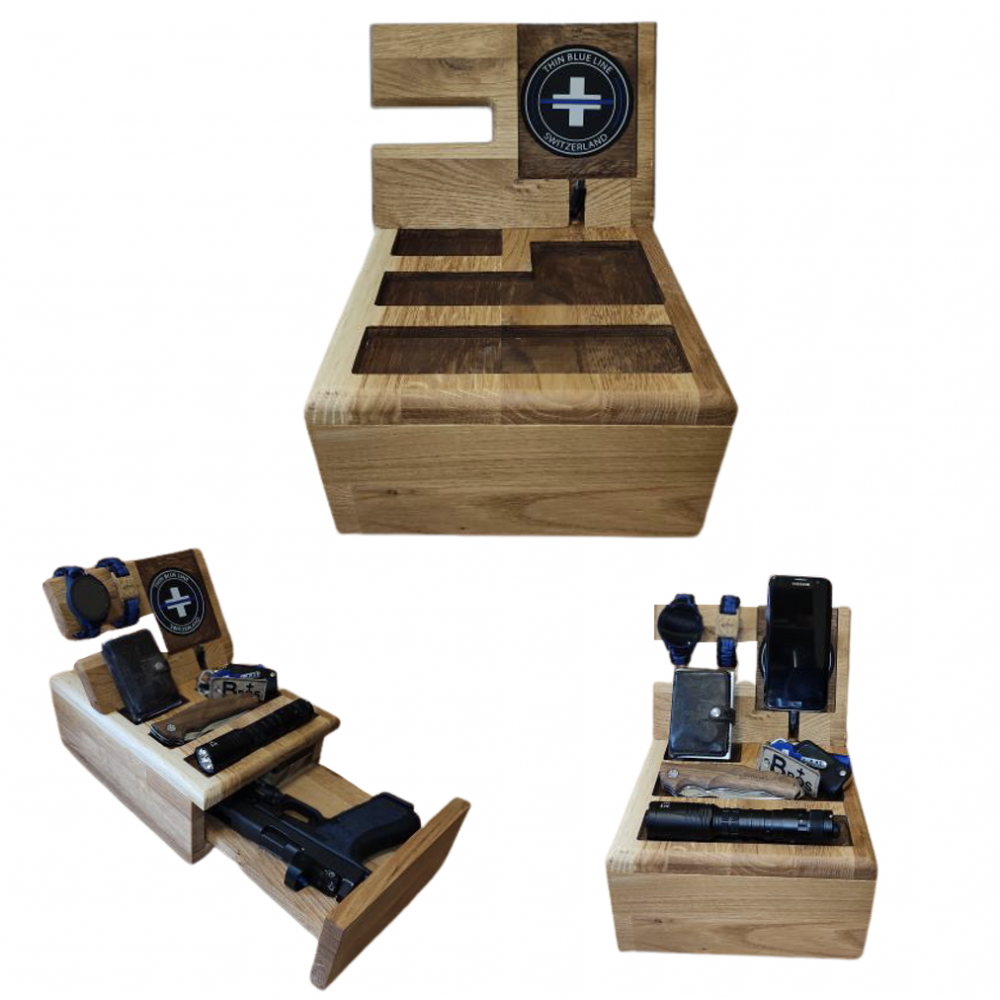Leerer Taschenschrank by...